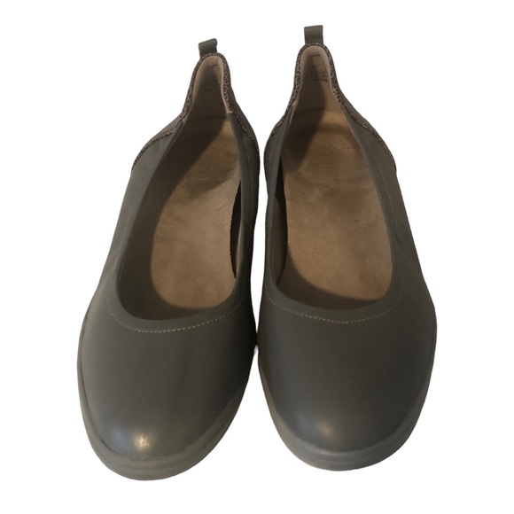 Vionic Jacey Comfort Shoes Gray Leather Slip On Low Wedge - Picture 2 of 8